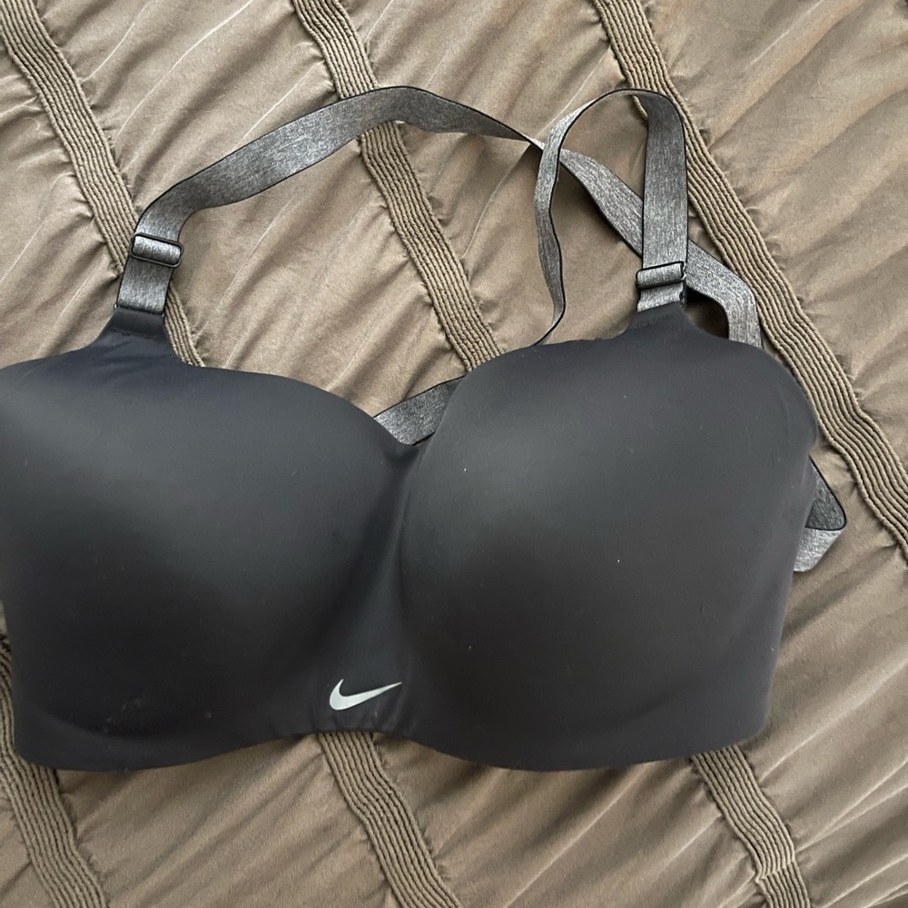 Nike sports bra size M